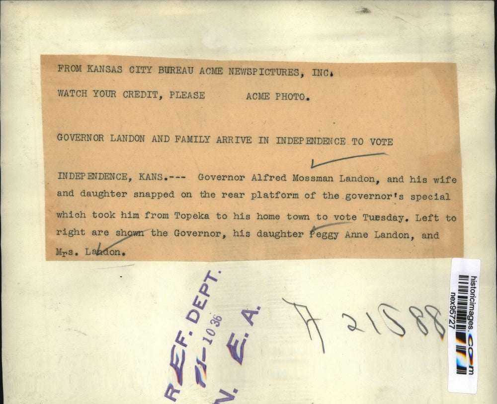 1936 Press Photo Governor Alfred Landon & Family Arrive to Vote in Independence