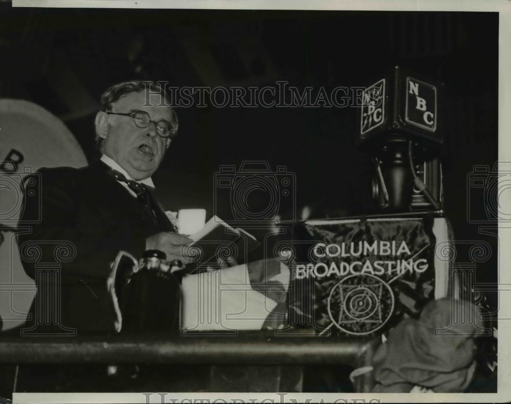 1932 Press Photo Isadore Dockweiler Reads Thomas Jefferson Inaugural Address