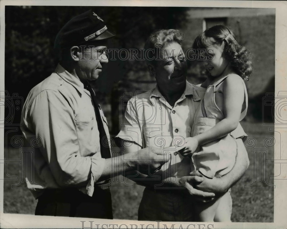 1948 Press Photo Police Chief Ed Wisnieski & Mayor Howard Selig of Indepedence