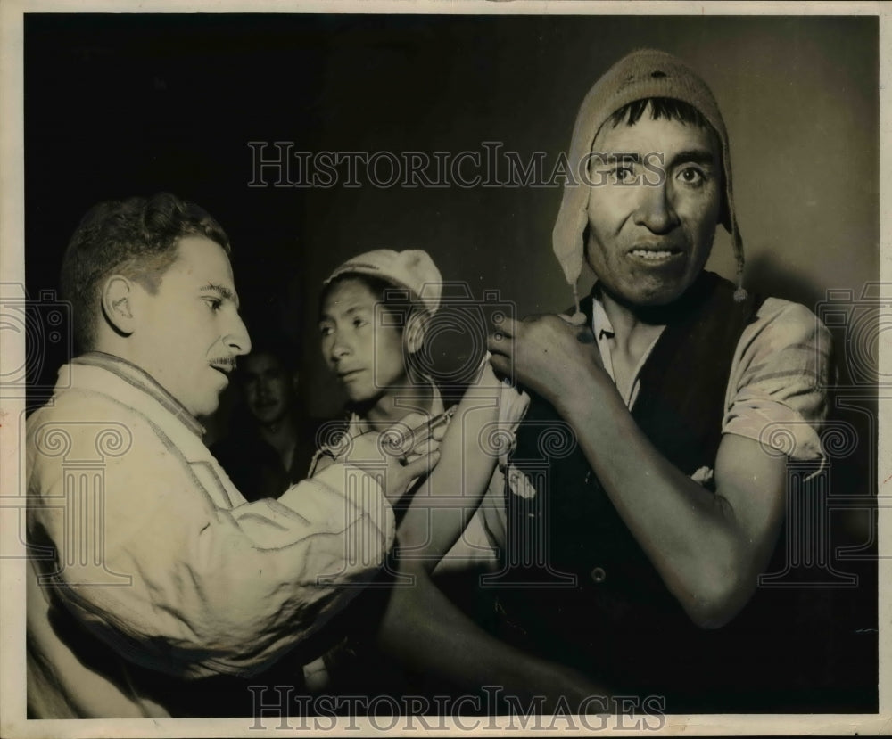 1954 Press Photo Bolivians in Line for Treatment for Warisata Normal School