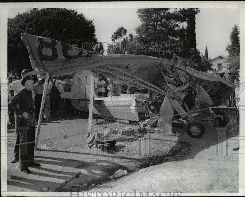 Load image into Gallery viewer, 1930 Press Photo Airplane Crashed on East Los Angeles Street Killing Pilot
