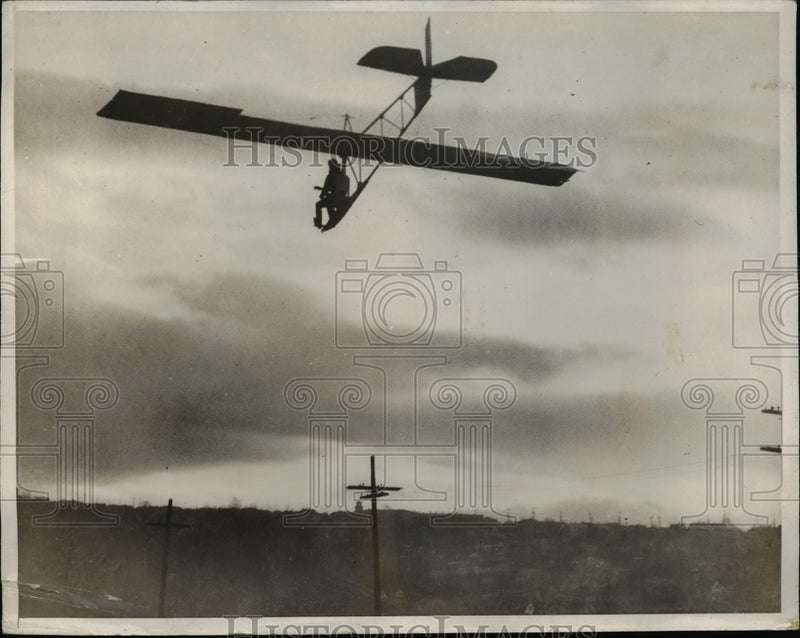 Load image into Gallery viewer, 1932 Press Photo Motorless Plane Constructed by University of Washington Student

