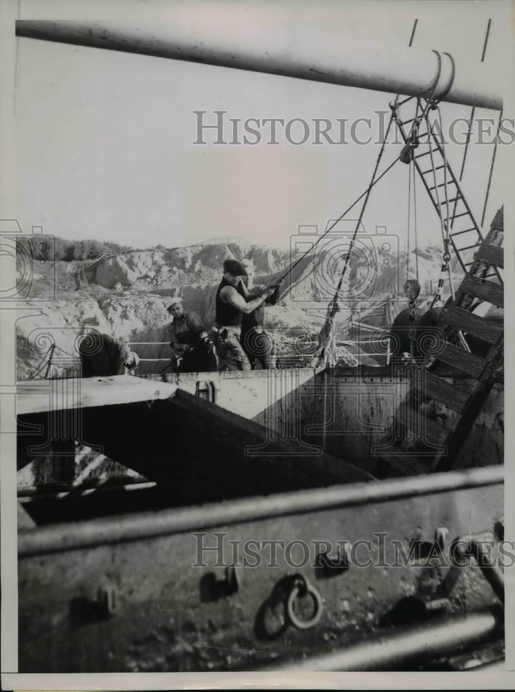 1936 Press Photo Salvage Crew on Ohioan Stuck Near Entrance Golden Gate- Historic Images