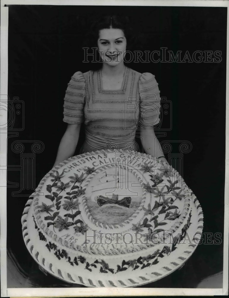 1940 Press Photo Christmas Fruitcake for President of US by Bill Baker