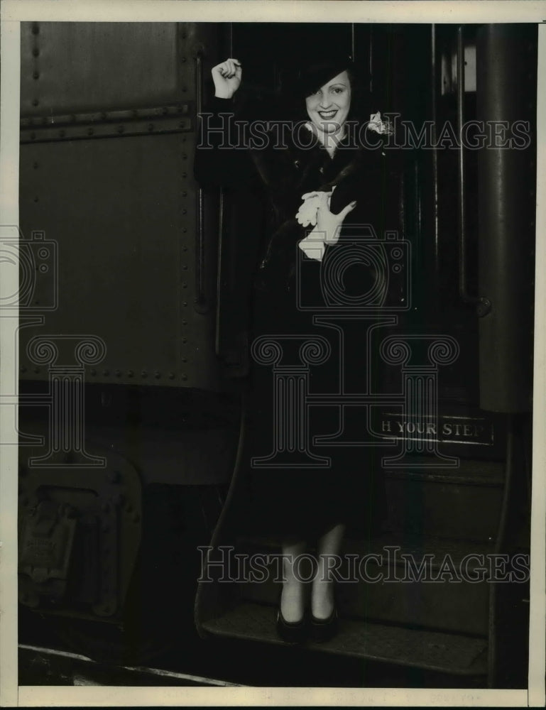 1936 Press Photo Actress Lynn Kessler Arriving in Los Angeles from Chicago