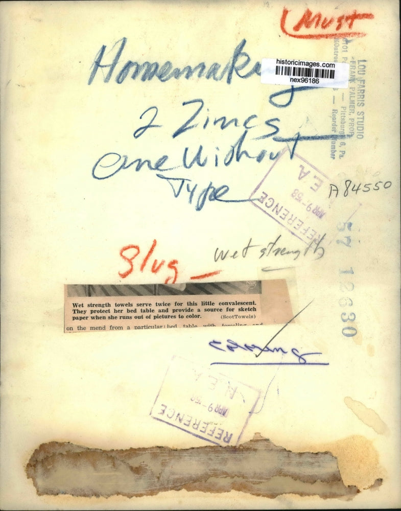 1958 Press Photo Wet Strength Towels Serves as Paper for Sick Girl to Draw On