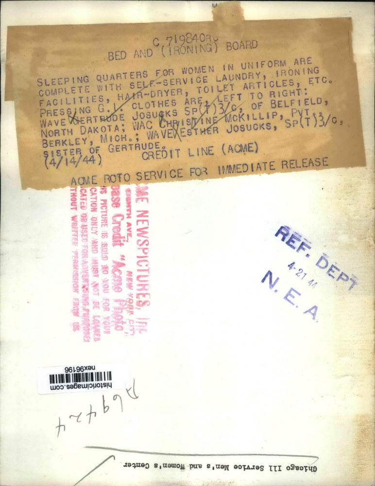 1944 Press Photo Sleeping Quarters for Service Women at Self Service Laundry