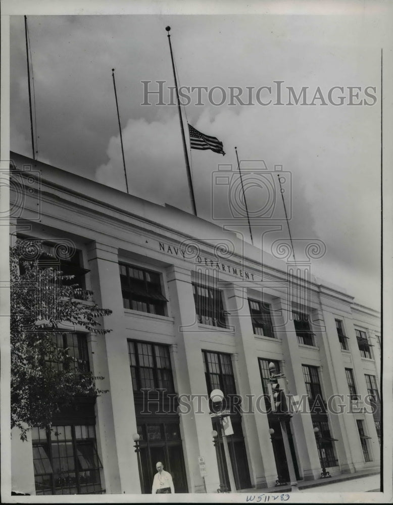 1939 Press Photo Navy Department Building Flag Half Mast Late Sec of Navy Swanso