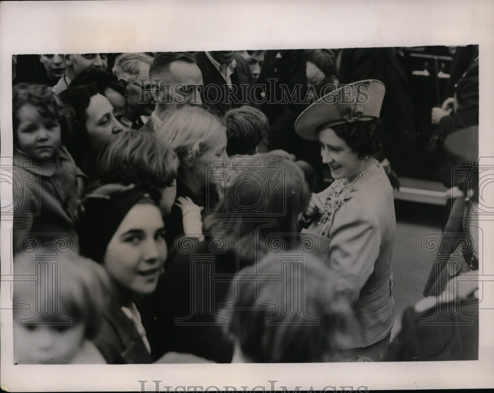 1940 Press Photo Queen Elizabeth Tours Bombed South London Districts