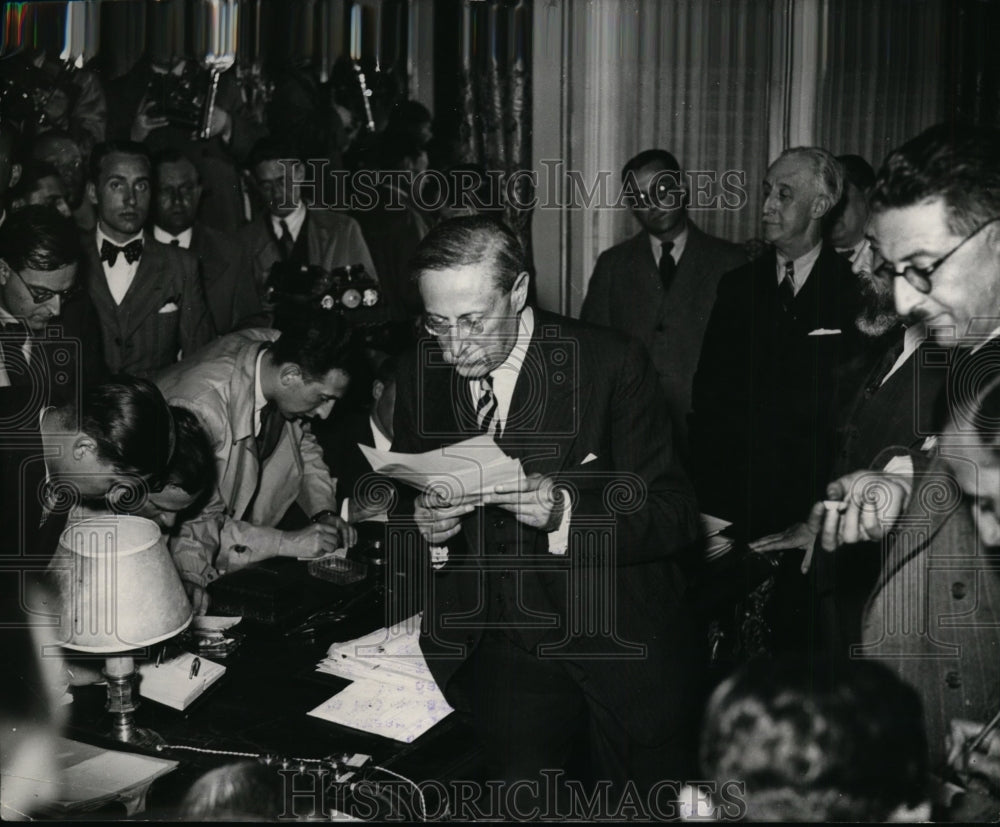 1937 Press Photo Leon Blum Cabinet Resigns After Senate Rejects Bill in Paris