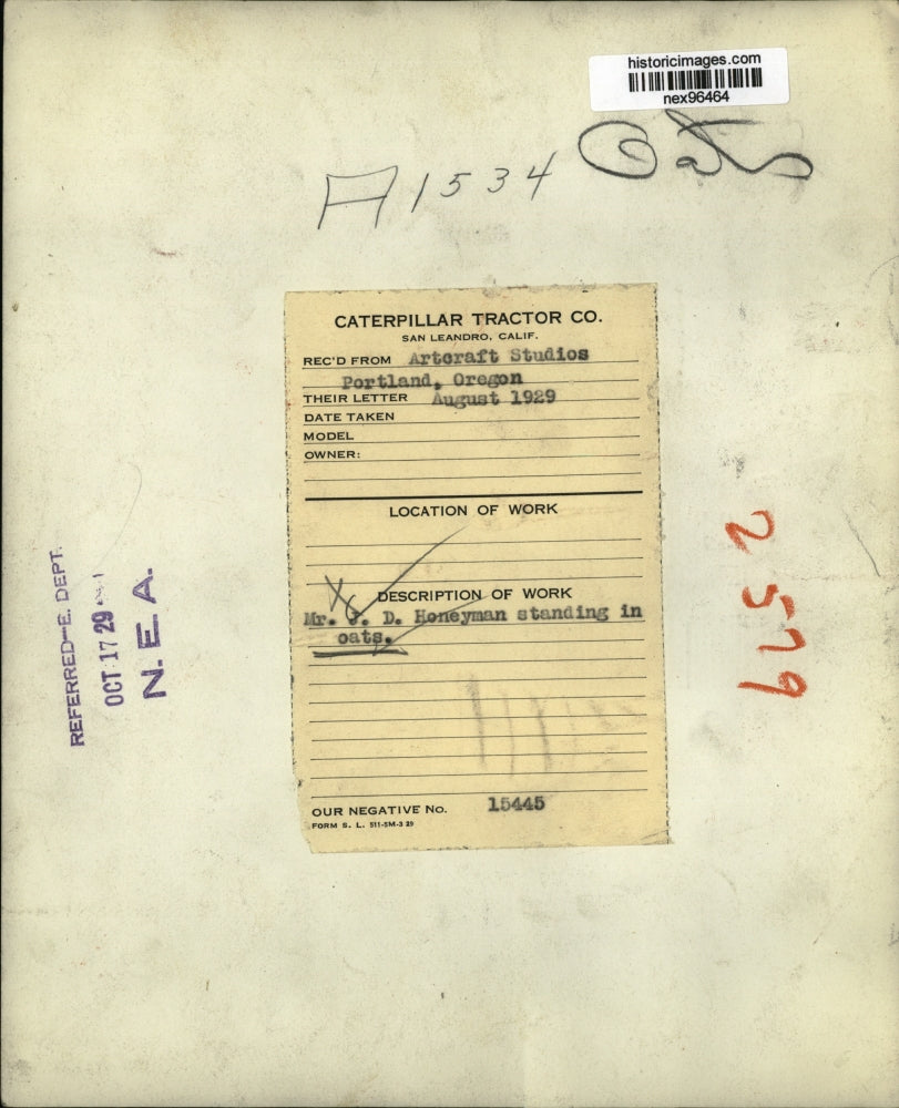 1929 Press Photo Mr JD Honeyman Standing in Oat Fields