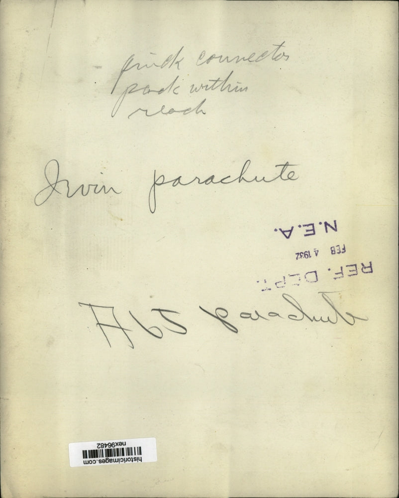 1932 Press Photo Irwin Parachute Connector Pack in Reach