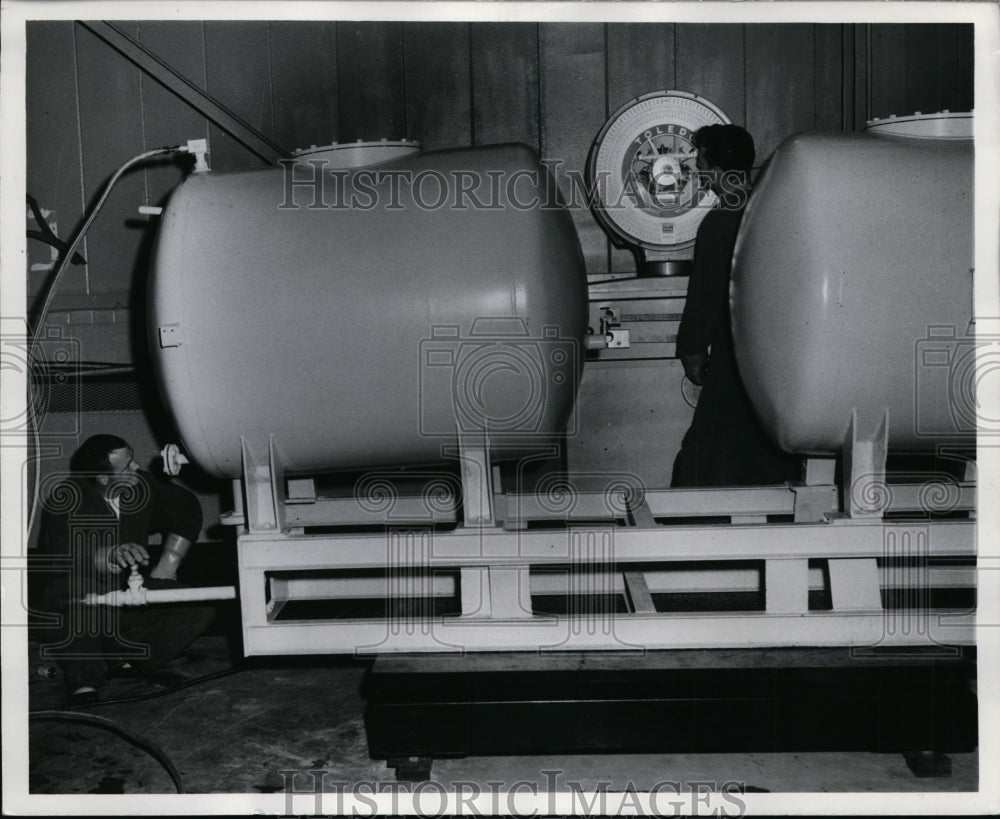 1961 Press Photo A1C William McKeown & A1C David Brown of Hurlburt Field Florida