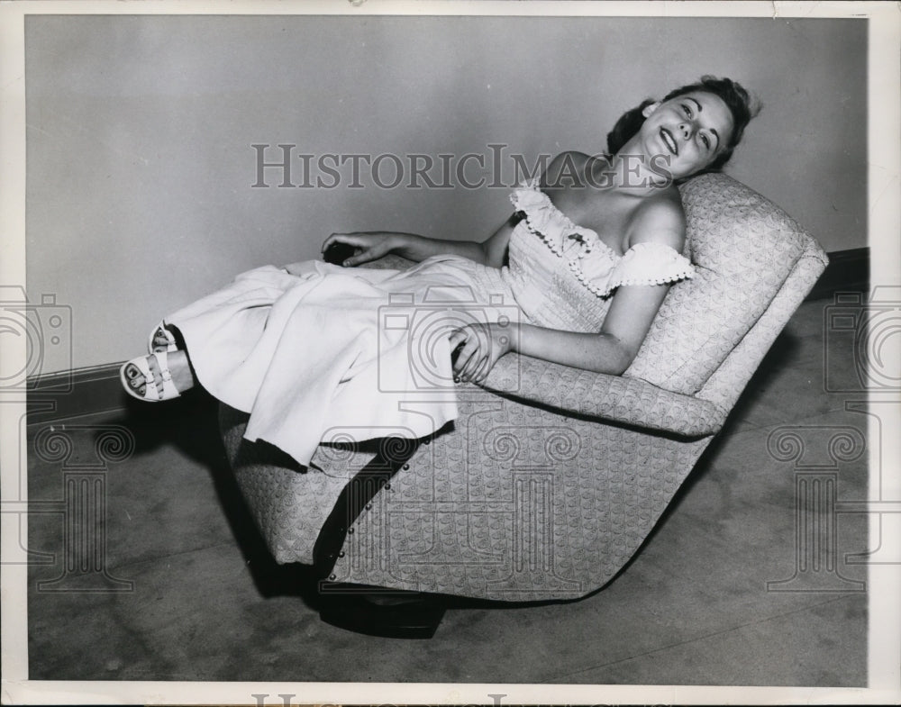 1949 Press Photo Sherlia Kowitt in Unusual Rocker by Seng Company