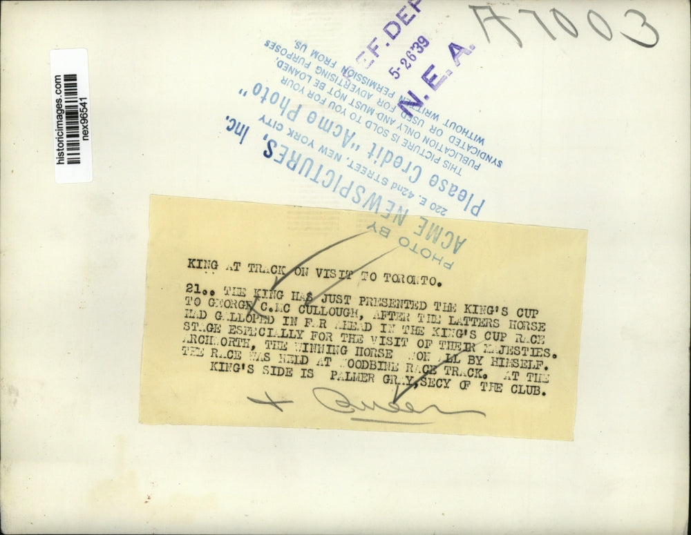 1939 Press Photo King Presents King's Cup to George McCullough