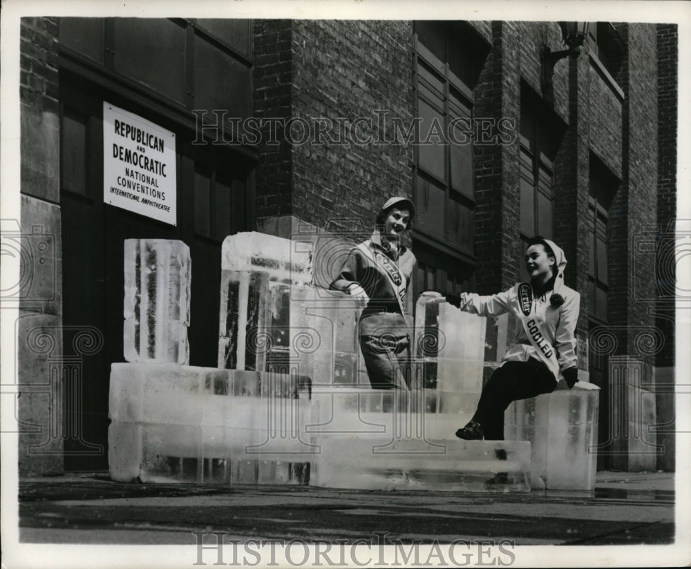1952 Press Photo Greeters at Entrance of Chicago's Convention Hall - nex96634