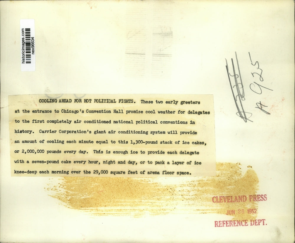 1952 Press Photo Greeters at Entrance of Chicago's Convention Hall - nex96634