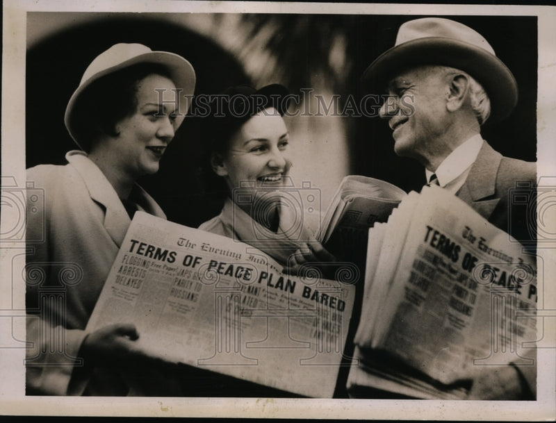 Load image into Gallery viewer, 1935 Press Photo Major Lew B Brown Publisher of St Petersburgh Sunshine Paper
