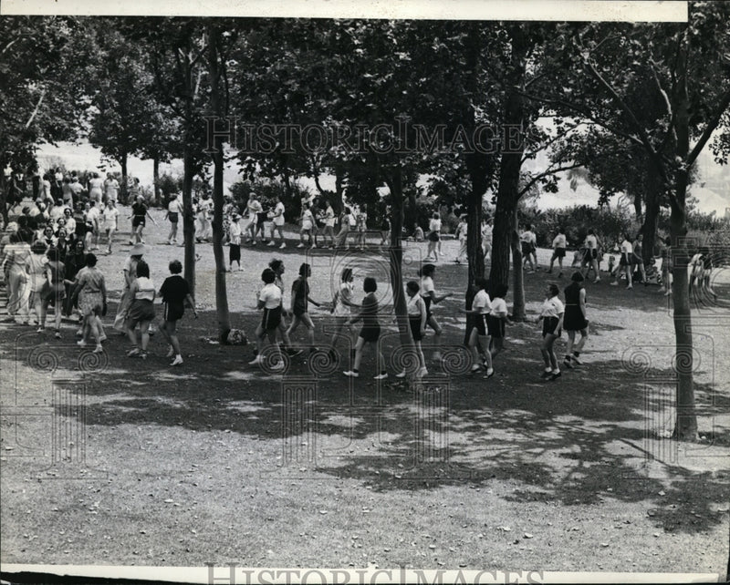 Load image into Gallery viewer, 1938 Press Photo Mothers Take Day Off &amp; Play at LA Playground - nex96712
