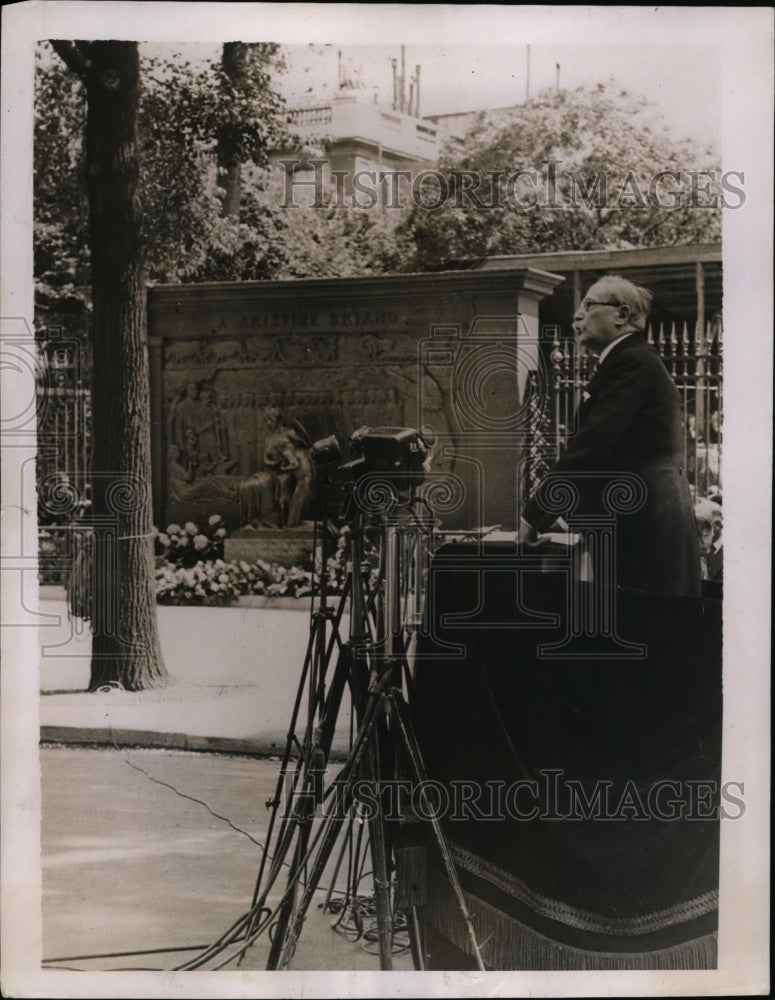 1937 Press Photo Premier Leon Blum at Unveiling of Aristide Briand Bas Relief