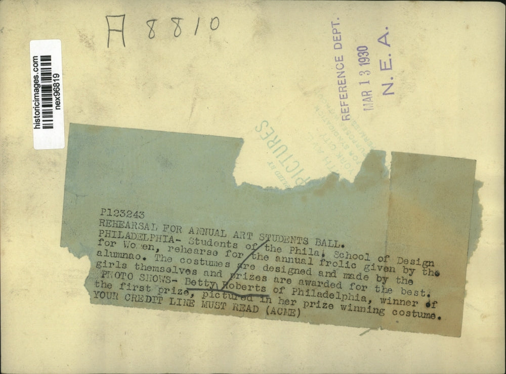 1930 Press Photo Student of Philadelphia School of Design for Women Annual Froli