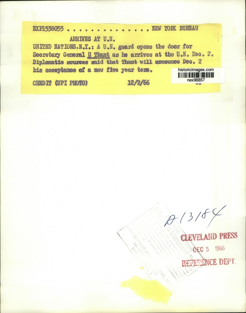 1966 Press Photo UN Guard & Secretary General U Thant at United Nations NY