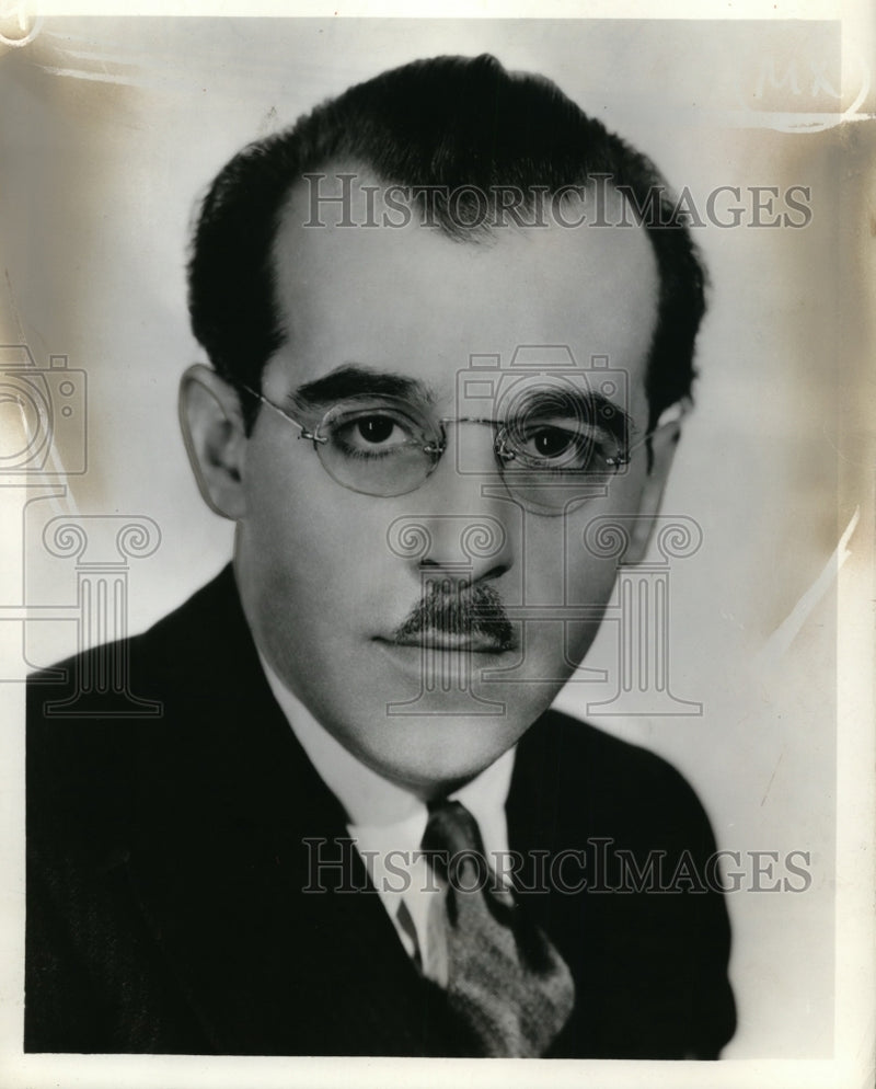 Load image into Gallery viewer, 1936 Press Photo Eruo Ropee Conductor - nex96868
