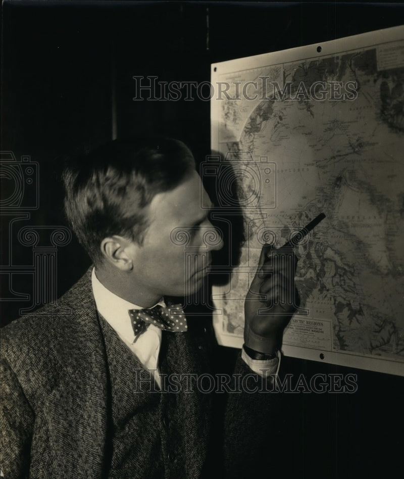 Load image into Gallery viewer, 1926 Press Photo Camper Helmet Explorer, Naturalist &amp; Yachtsman - nex96898
