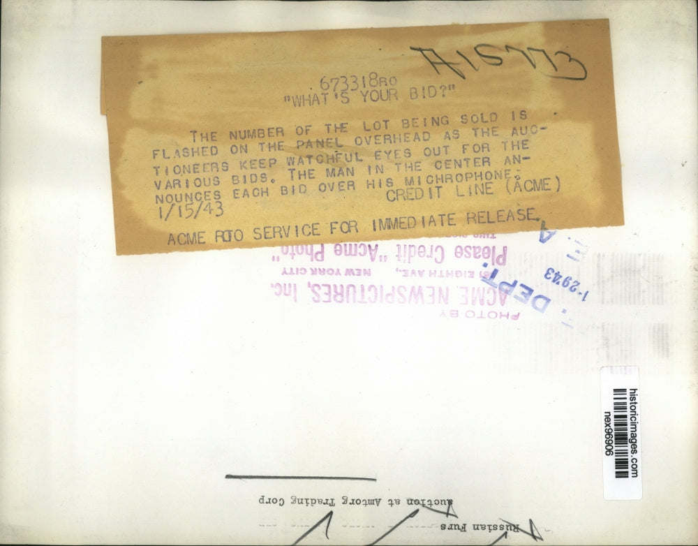 1943 Press Photo Panel of Auctioneers Watch for Bids Russian Furs - nex96906