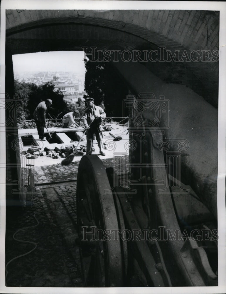 1959 Press Photo Cannon at Janiculum Hill in Rome Italy - nex97083