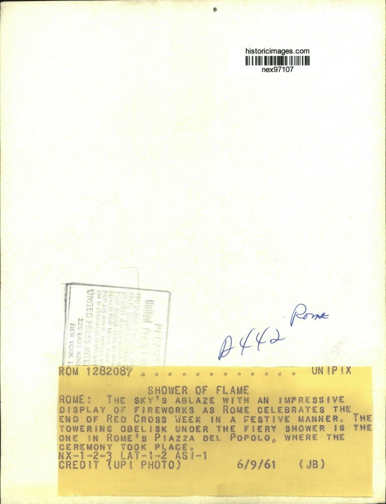 1961 Press Photo Fireworks at Red Cross Week Celebration Piazza Del Popolo Rome