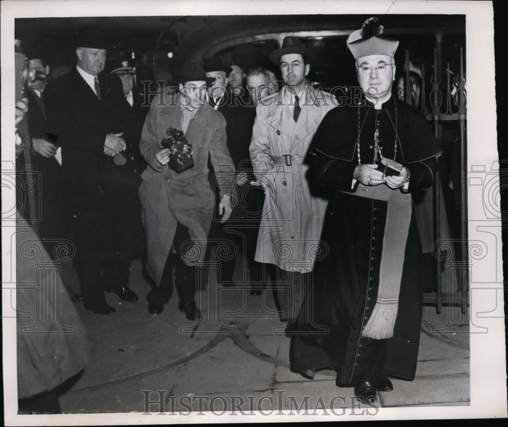 1946 Press Photo Francis Cardinal Spellman Arrives at Notre Dame Cathedral
