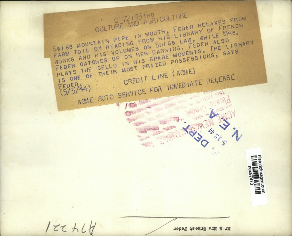 1944 Press Photo Mr Mrs Ernest Feder in Personal Library with Swiss Law Books