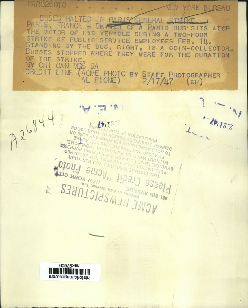 1947 Press Photo Driver of Paris Bus Sits on Hood Due to Strike - nex97600