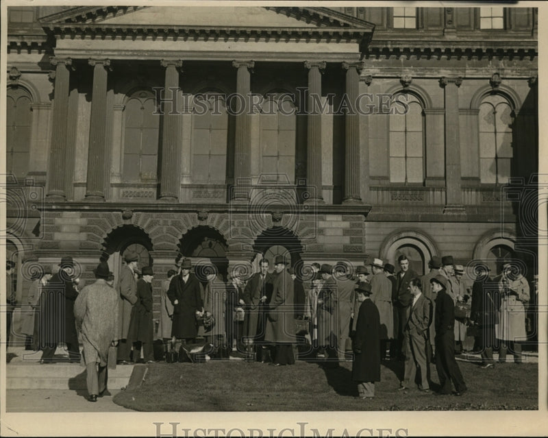 Load image into Gallery viewer, 1937 Press Photo Crowd of Photographers &amp; Law Students at Cagood Hall
