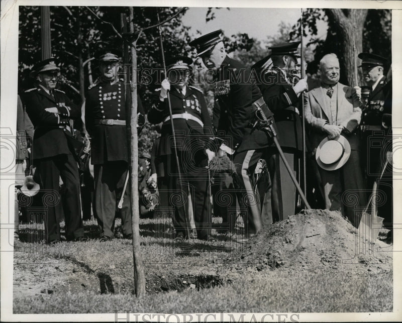 Load image into Gallery viewer, 1938 Press Photo Richard C Cole Ancient and Honorable Artillery Co Massachusetts
