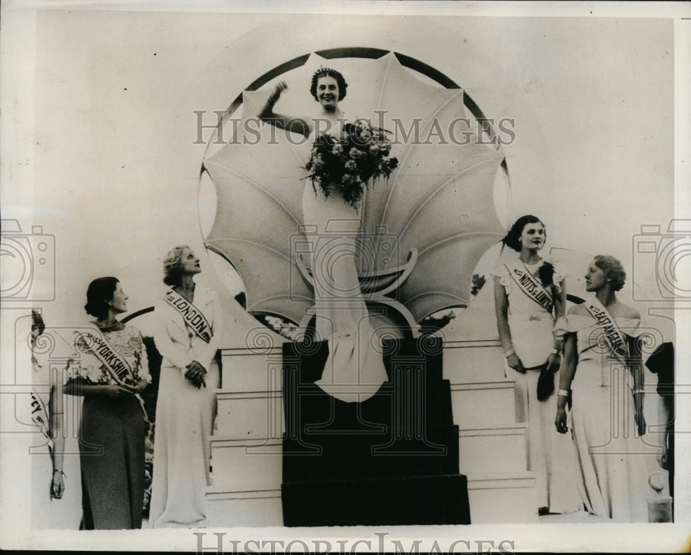 1935 Press Photo Senorita Alicia Nacarro Crowned Miss Europe of Spain