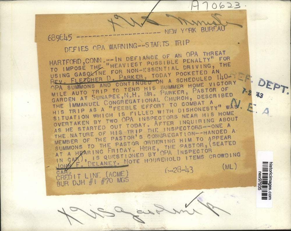 1943 Press Photo Rev Fletcher Parker Given Citation by OPA for Traveling