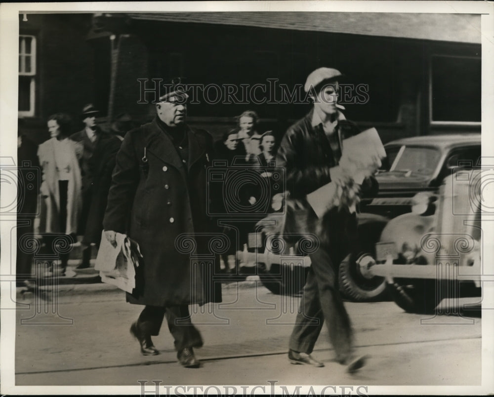 1938 Press Photo Arrested Several People & Children For Passing Labor Literature