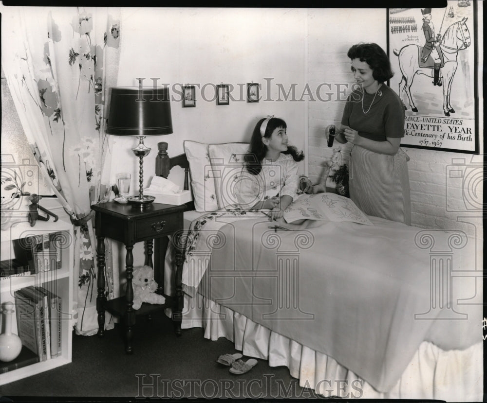 1960 Press Photo Little Girls Room Good for the Patient
