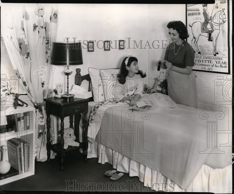 Load image into Gallery viewer, 1960 Press Photo Little Girls Room Good for the Patient
