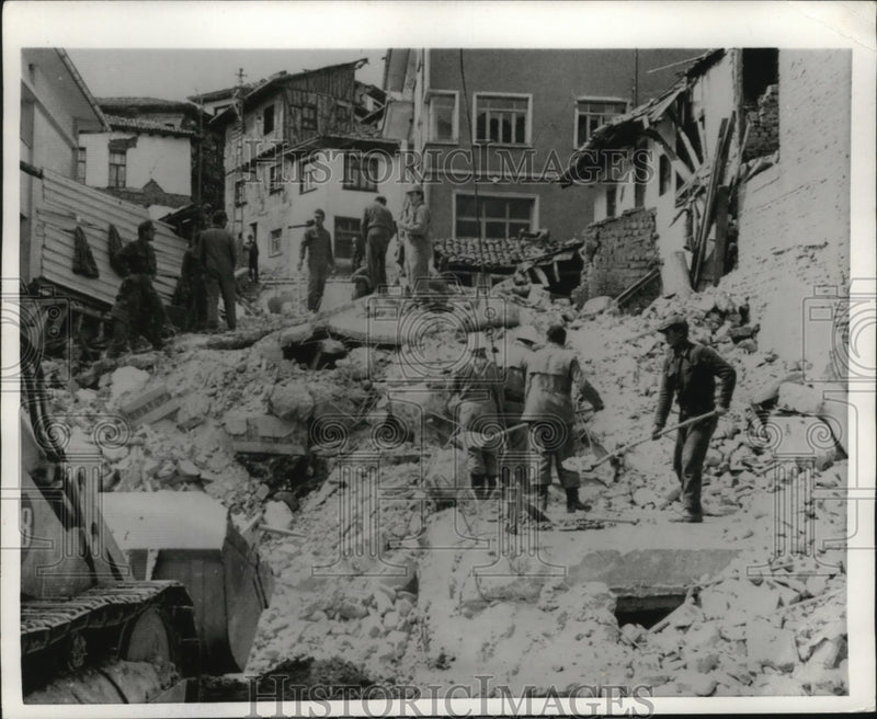 Load image into Gallery viewer, 1970 Press Photo German Rescue Team &amp; Turkish Soldiers After Earthquake
