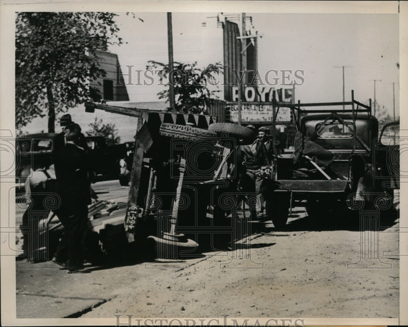 Load image into Gallery viewer, 1941 Press Photo Detroit City Wide Strike Lumber Trucks Drivers Overturn Truck
