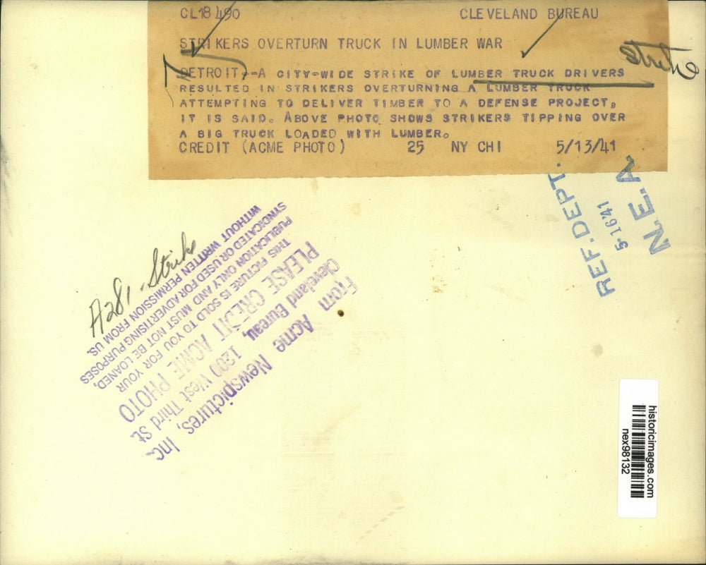 1941 Press Photo Detroit City Wide Strike Lumber Trucks Drivers Overturn Truck