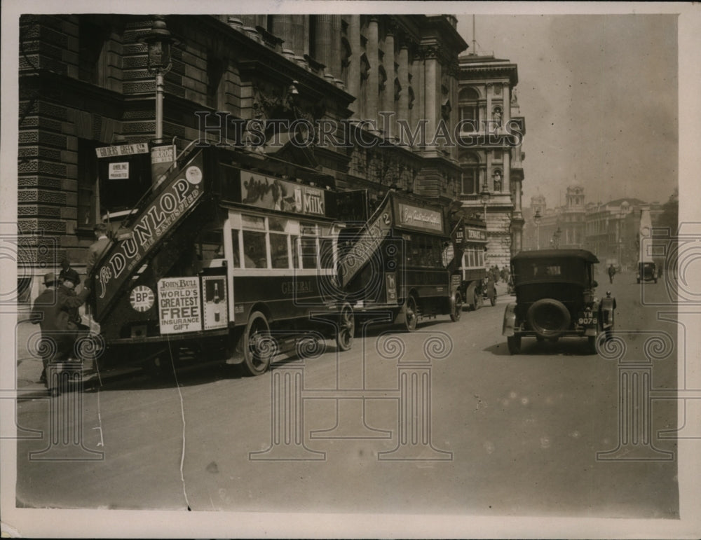 1926 Press Photo Scene in Whitehall London After 5 Days of Strike