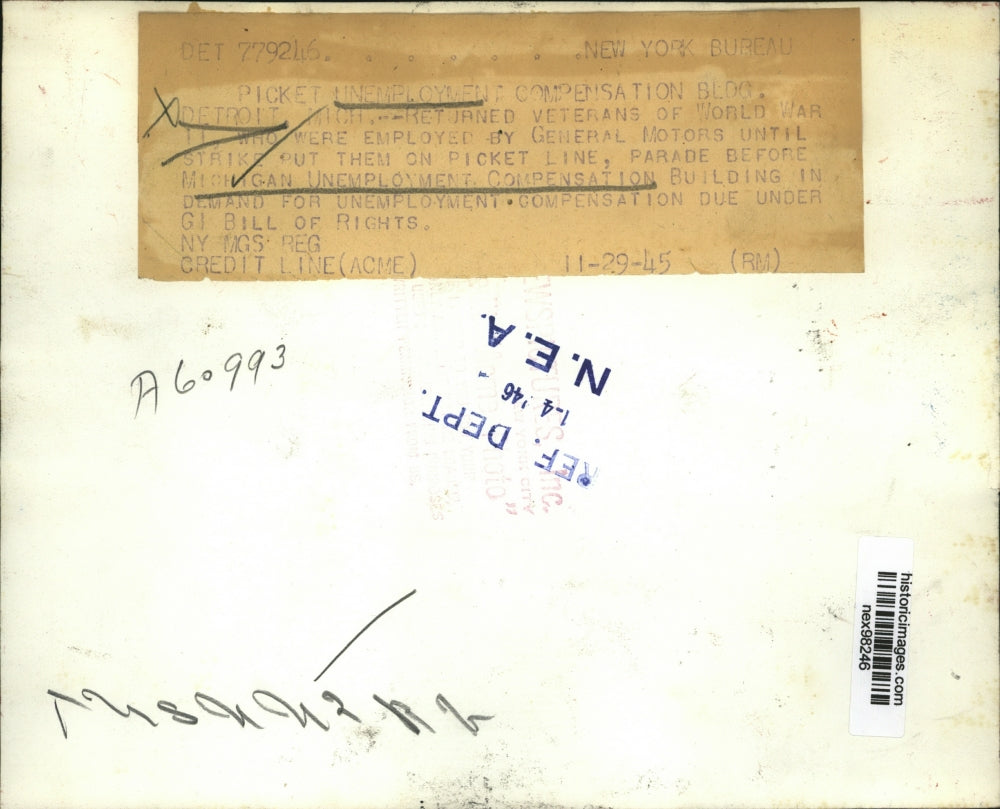 1945 Press Photo Picketing at Michigan Unemployment Compensation Building