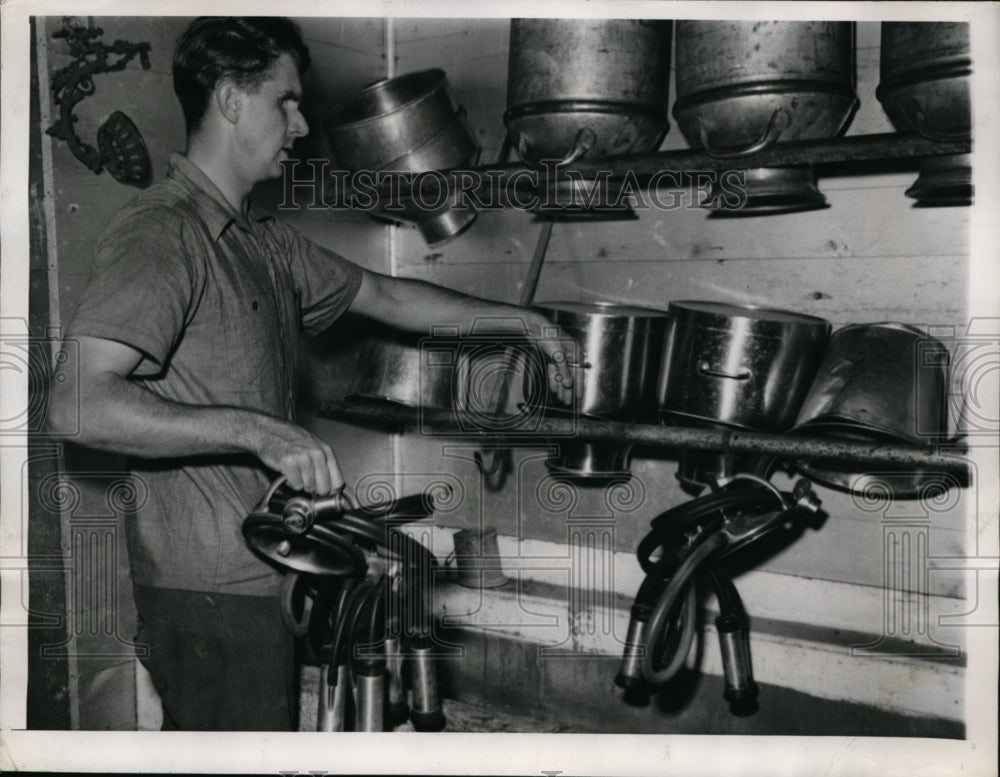 1949 Press Photo PFC Johnny Hayhurst Dairy Farmer 27 Year Old Veteran