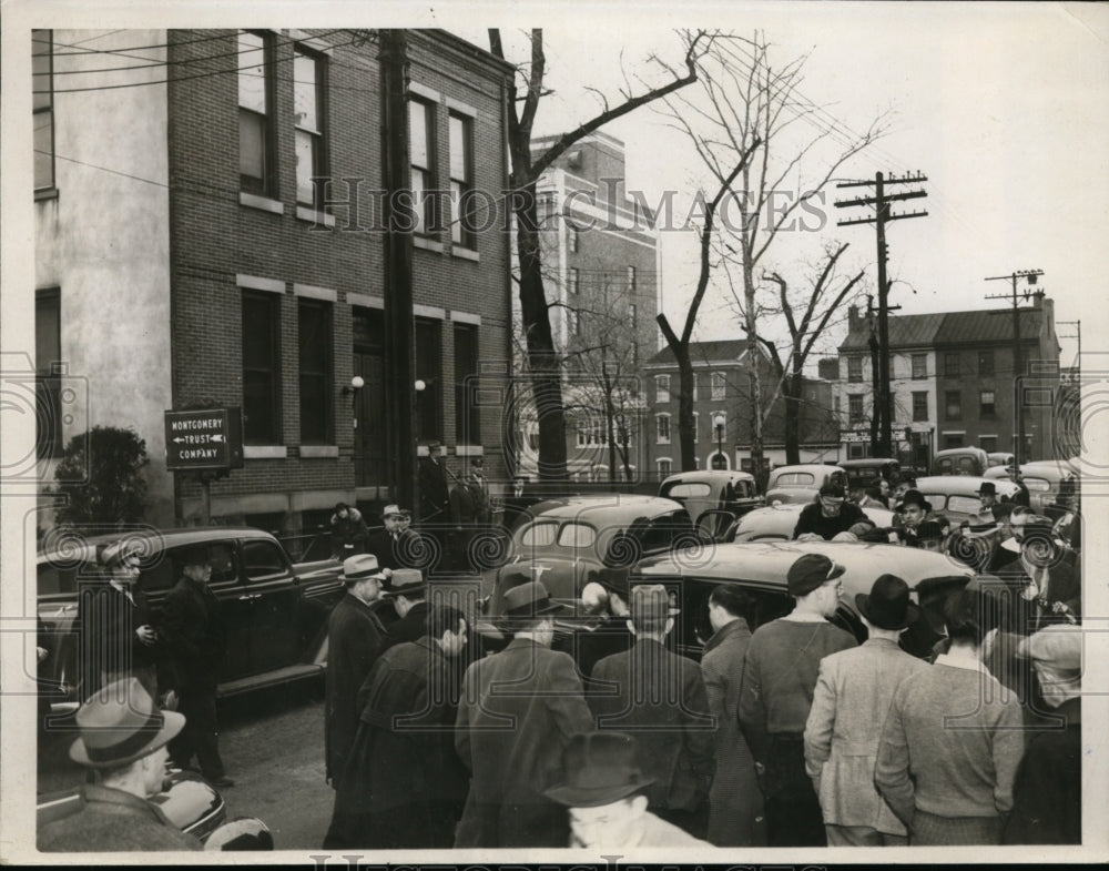 1938 Press Photo Crowd to See Wendell Bowers Charged with Murder Mrs Carpenter