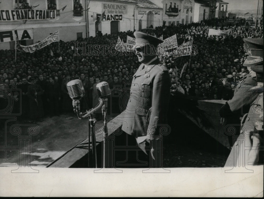 1947 Press Photo General Franco Addressing Crowd at Utiel at Inauguration