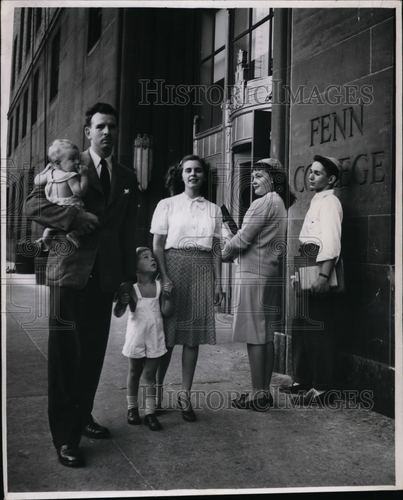 Load image into Gallery viewer, 1948 Press Photo Mr &amp; Mrs Gerald Clark &amp; kidsJeanne, &amp; john &amp; Elliot Abel
